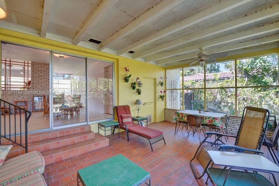 Activo con contrato: $685,000 (2 camas, 2 baños, 1466 Pies cuadrados)