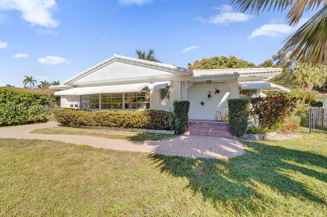 Activo con contrato: $685,000 (2 camas, 2 baños, 1466 Pies cuadrados)