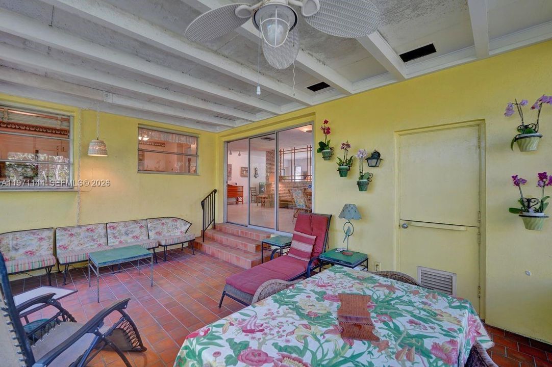 Activo con contrato: $685,000 (2 camas, 2 baños, 1466 Pies cuadrados)