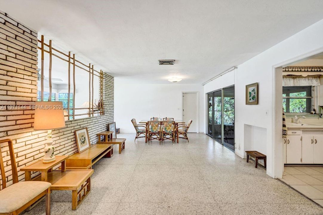 Activo con contrato: $685,000 (2 camas, 2 baños, 1466 Pies cuadrados)