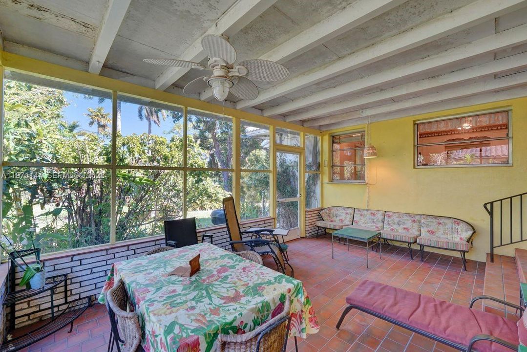 Activo con contrato: $685,000 (2 camas, 2 baños, 1466 Pies cuadrados)