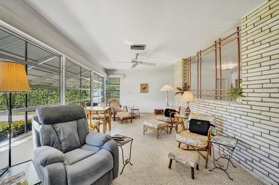 Activo con contrato: $685,000 (2 camas, 2 baños, 1466 Pies cuadrados)
