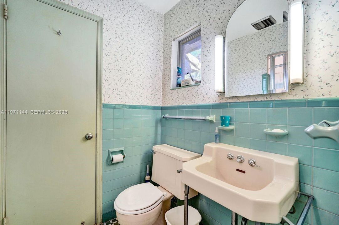 Activo con contrato: $685,000 (2 camas, 2 baños, 1466 Pies cuadrados)