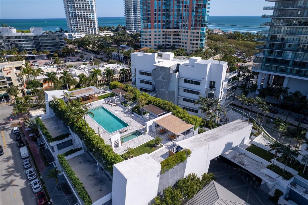 合同活跃: $2,595,000 (2 贝兹, 2 浴室, 1389 平方英尺)