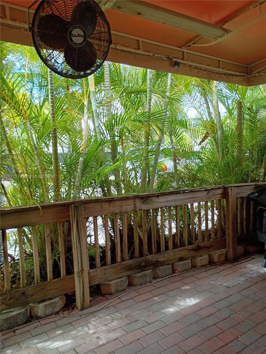 For Sale: $360,000 (1 beds, 1 baths, 367 Square Feet)