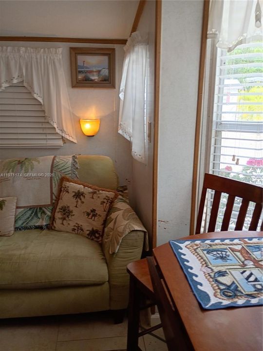 For Sale: $360,000 (1 beds, 1 baths, 367 Square Feet)