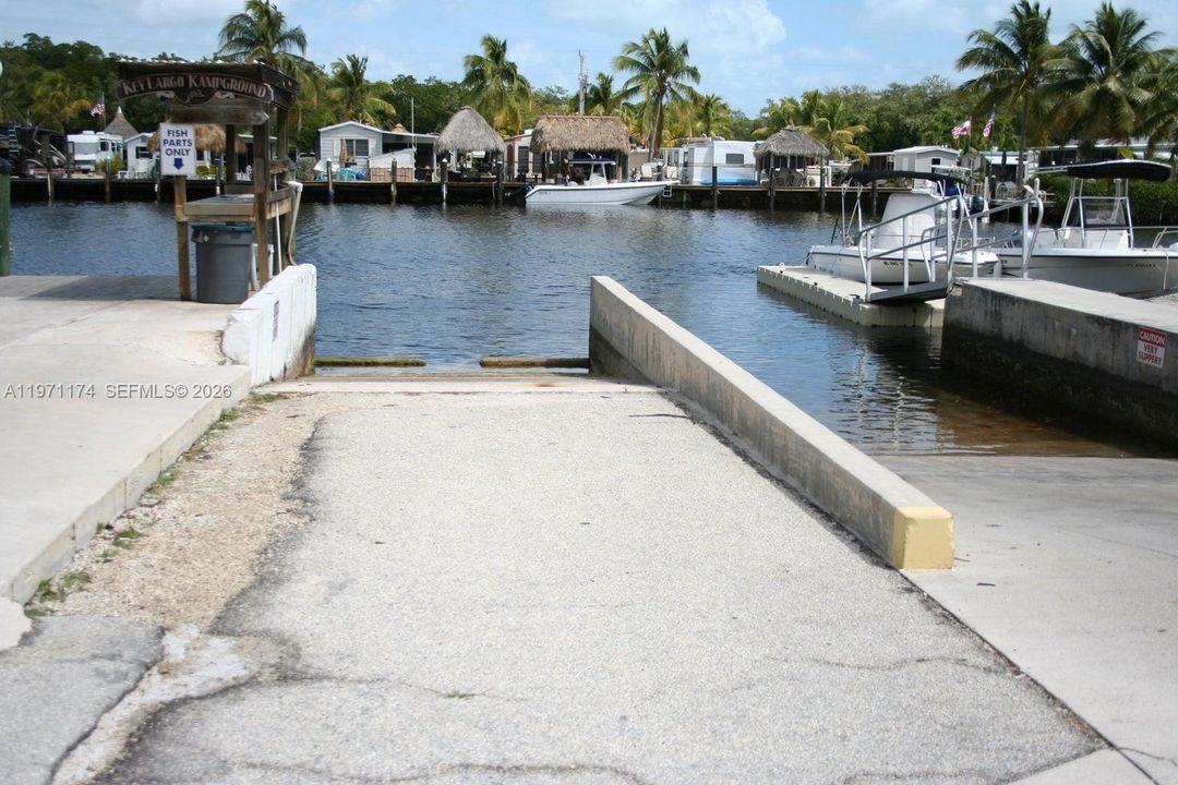 For Sale: $360,000 (1 beds, 1 baths, 367 Square Feet)