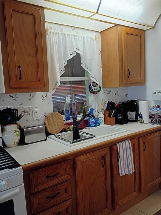 For Sale: $360,000 (1 beds, 1 baths, 367 Square Feet)