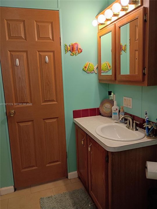 For Sale: $360,000 (1 beds, 1 baths, 367 Square Feet)