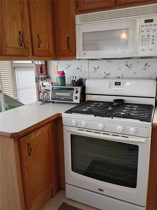For Sale: $360,000 (1 beds, 1 baths, 367 Square Feet)