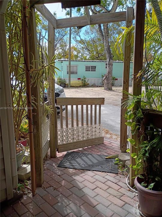 For Sale: $360,000 (1 beds, 1 baths, 367 Square Feet)