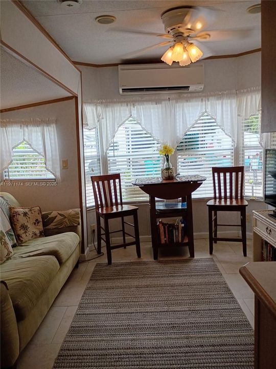 For Sale: $360,000 (1 beds, 1 baths, 367 Square Feet)