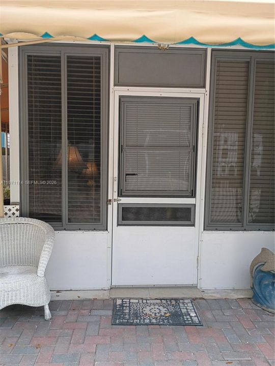 For Sale: $360,000 (1 beds, 1 baths, 367 Square Feet)