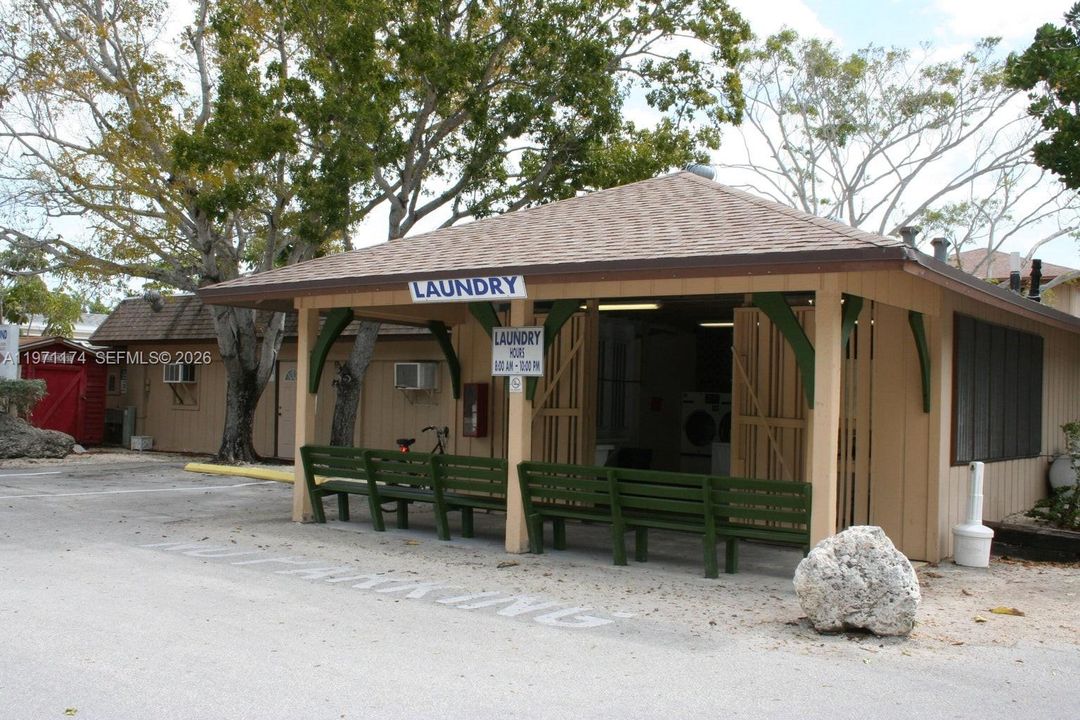 For Sale: $360,000 (1 beds, 1 baths, 367 Square Feet)