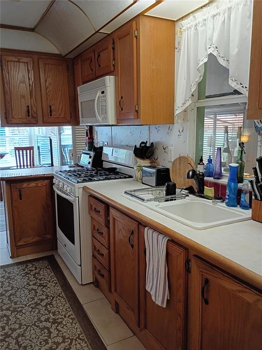 For Sale: $360,000 (1 beds, 1 baths, 367 Square Feet)