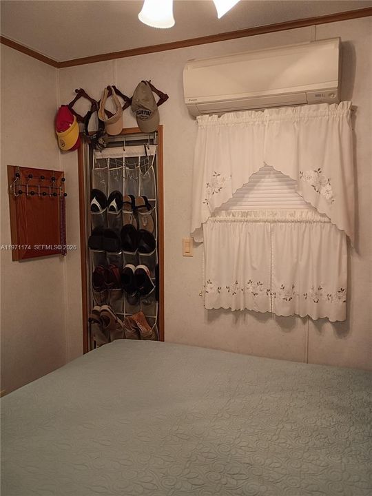 For Sale: $360,000 (1 beds, 1 baths, 367 Square Feet)