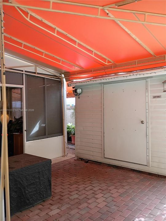 For Sale: $360,000 (1 beds, 1 baths, 367 Square Feet)