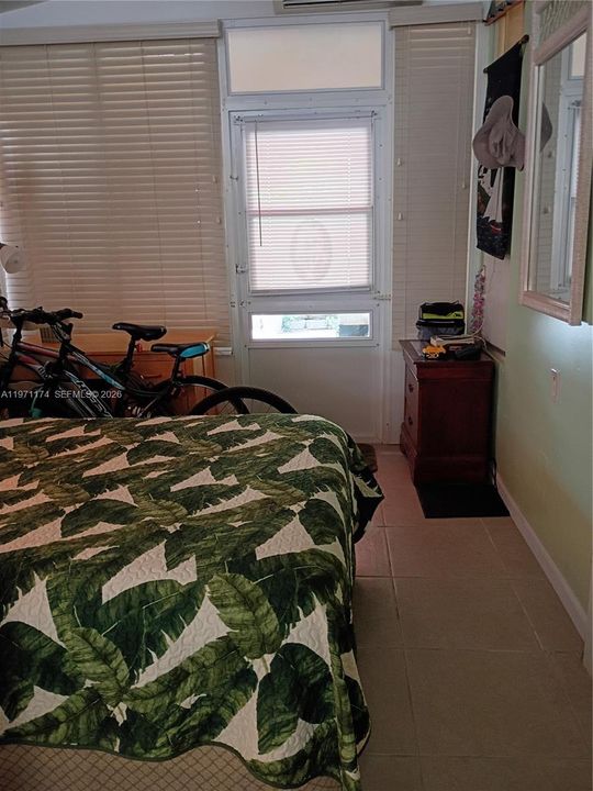 For Sale: $360,000 (1 beds, 1 baths, 367 Square Feet)