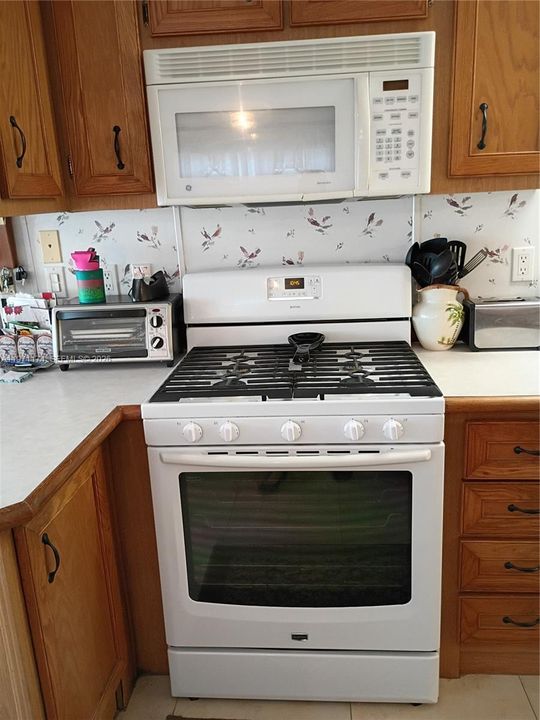 For Sale: $360,000 (1 beds, 1 baths, 367 Square Feet)