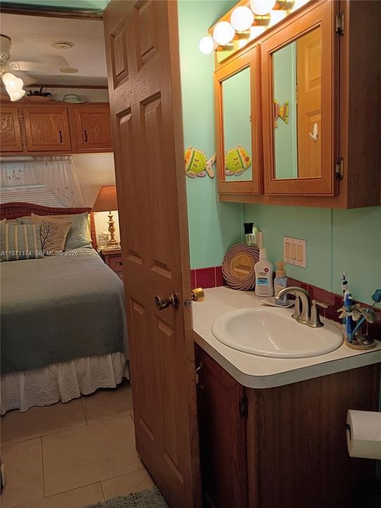 For Sale: $360,000 (1 beds, 1 baths, 367 Square Feet)
