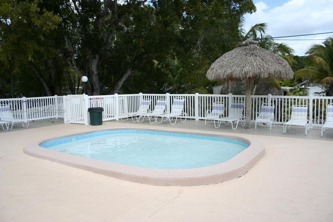 For Sale: $360,000 (1 beds, 1 baths, 367 Square Feet)
