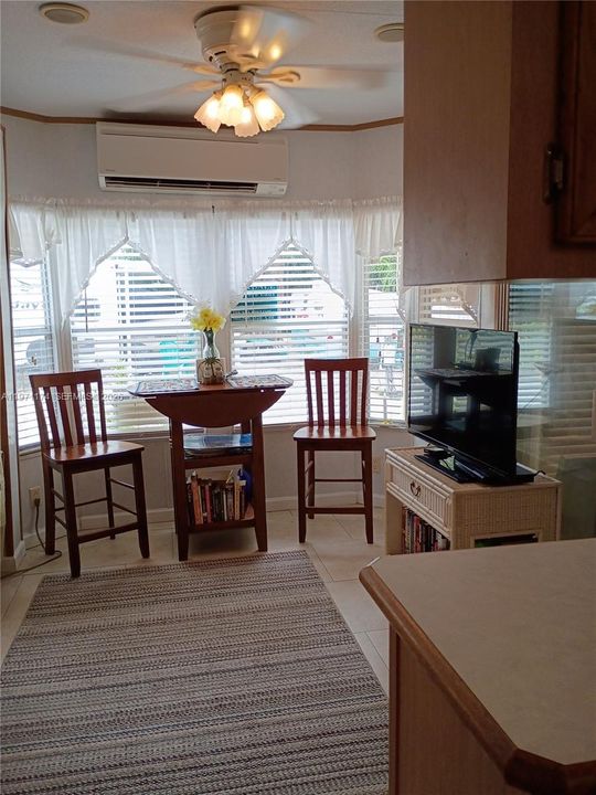 For Sale: $360,000 (1 beds, 1 baths, 367 Square Feet)