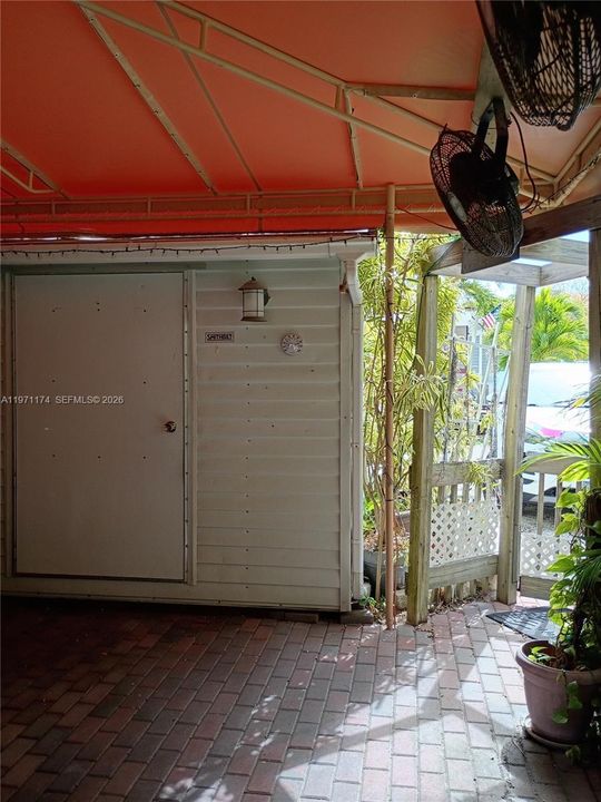 For Sale: $360,000 (1 beds, 1 baths, 367 Square Feet)