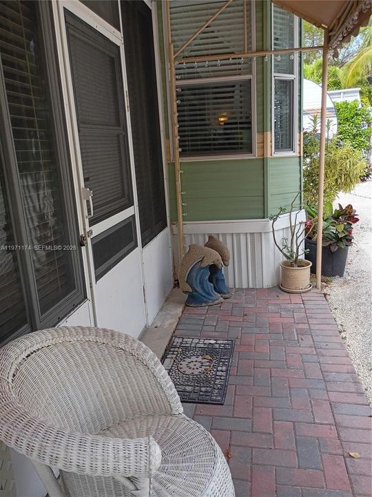 For Sale: $360,000 (1 beds, 1 baths, 367 Square Feet)