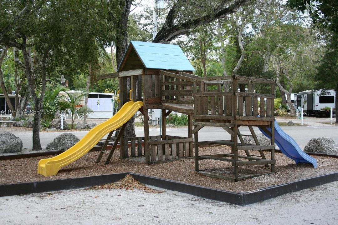 For Sale: $360,000 (1 beds, 1 baths, 367 Square Feet)