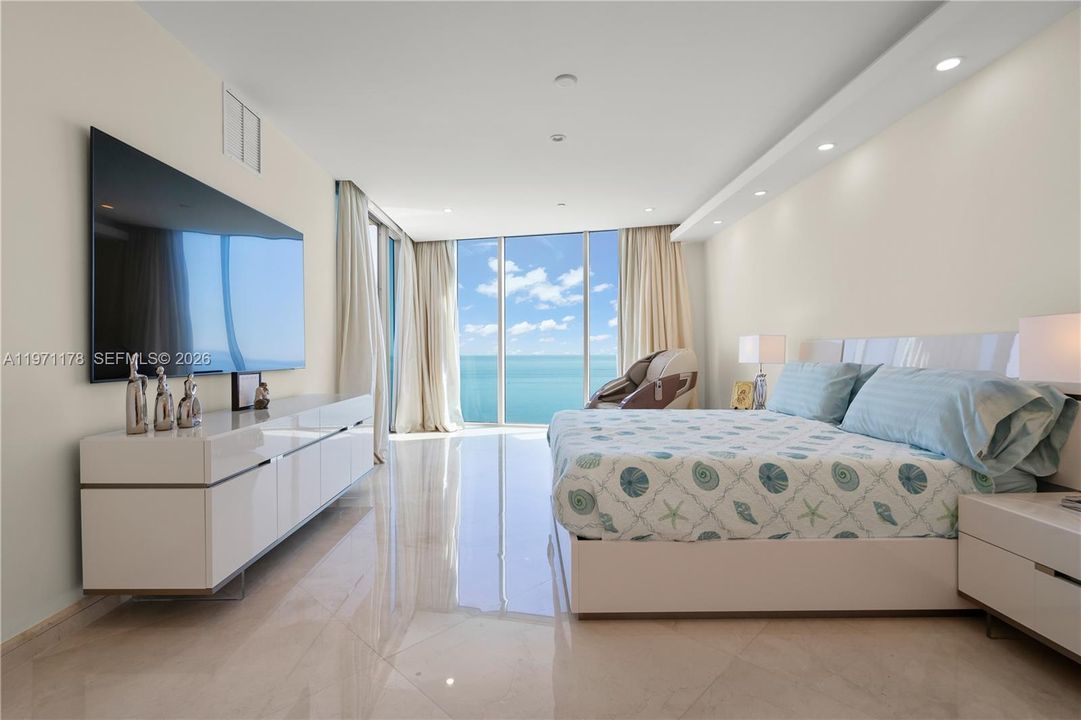 Active With Contract: $4,195,000 (4 beds, 5 baths, 2871 Square Feet)