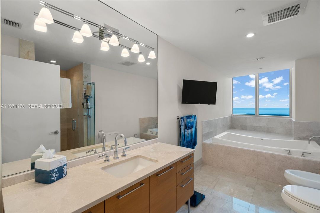 Active With Contract: $4,195,000 (4 beds, 5 baths, 2871 Square Feet)