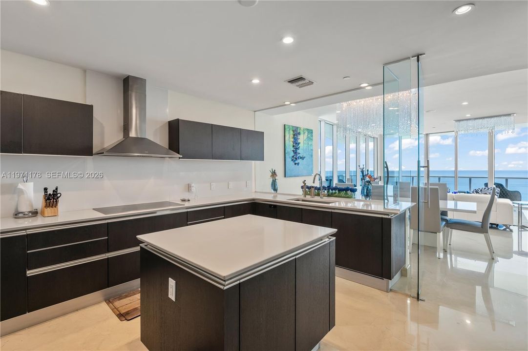 Active With Contract: $4,195,000 (4 beds, 5 baths, 2871 Square Feet)