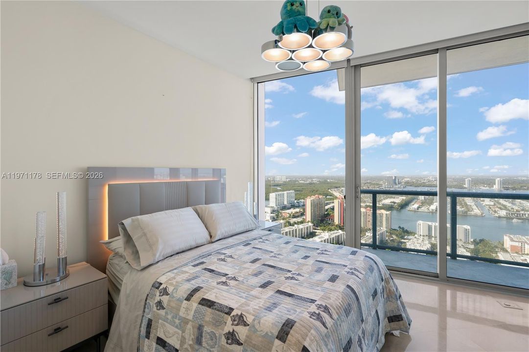 Active With Contract: $4,195,000 (4 beds, 5 baths, 2871 Square Feet)