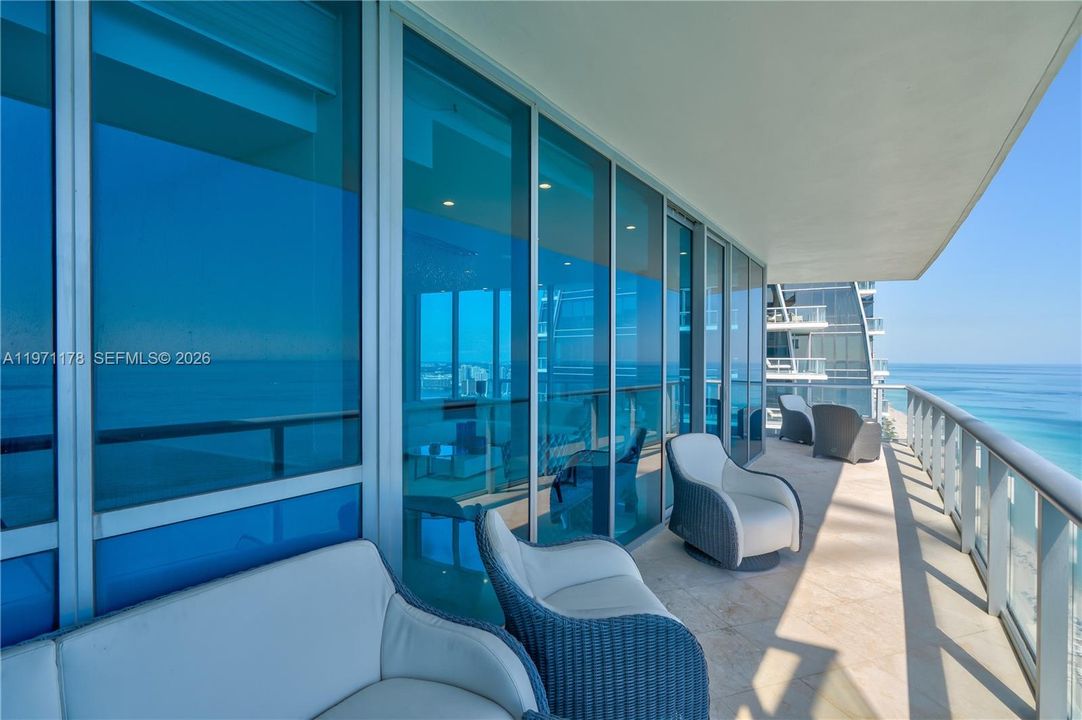 Active With Contract: $4,195,000 (4 beds, 5 baths, 2871 Square Feet)