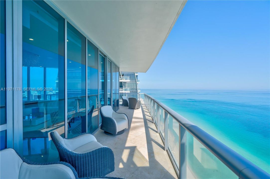 Active With Contract: $4,195,000 (4 beds, 5 baths, 2871 Square Feet)