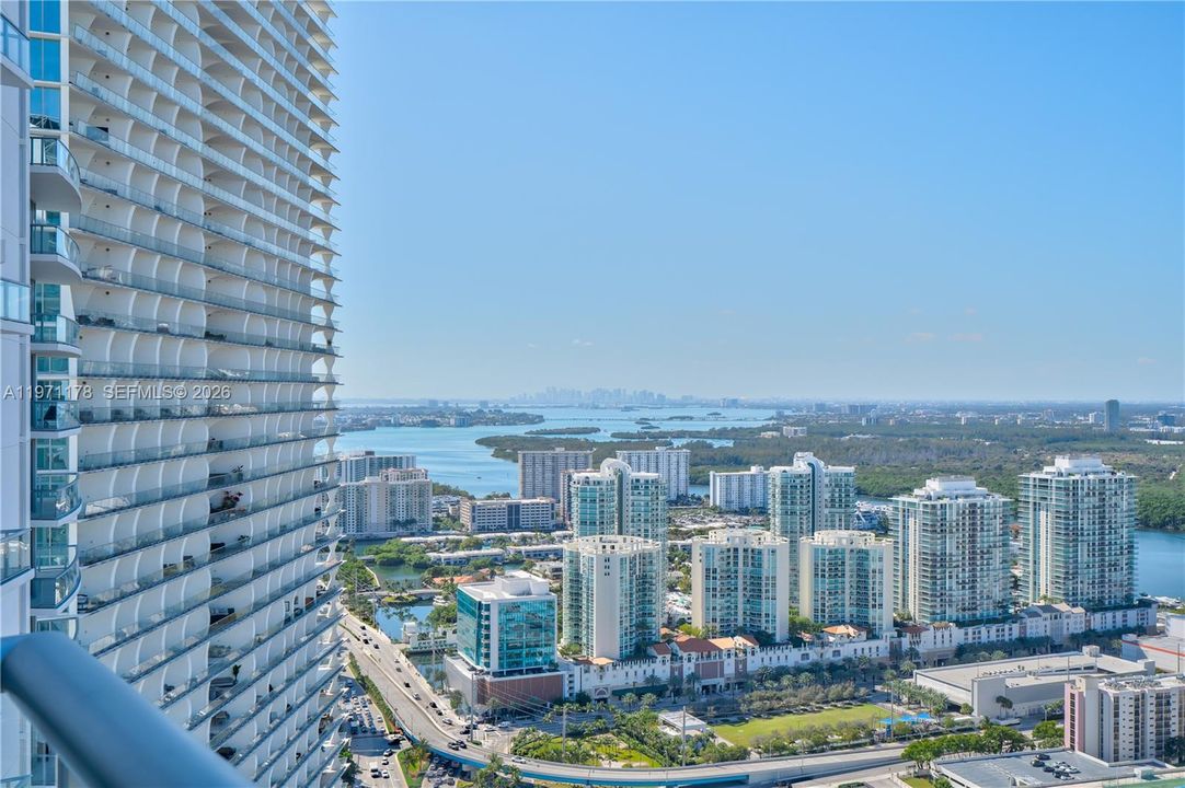 Active With Contract: $4,195,000 (4 beds, 5 baths, 2871 Square Feet)