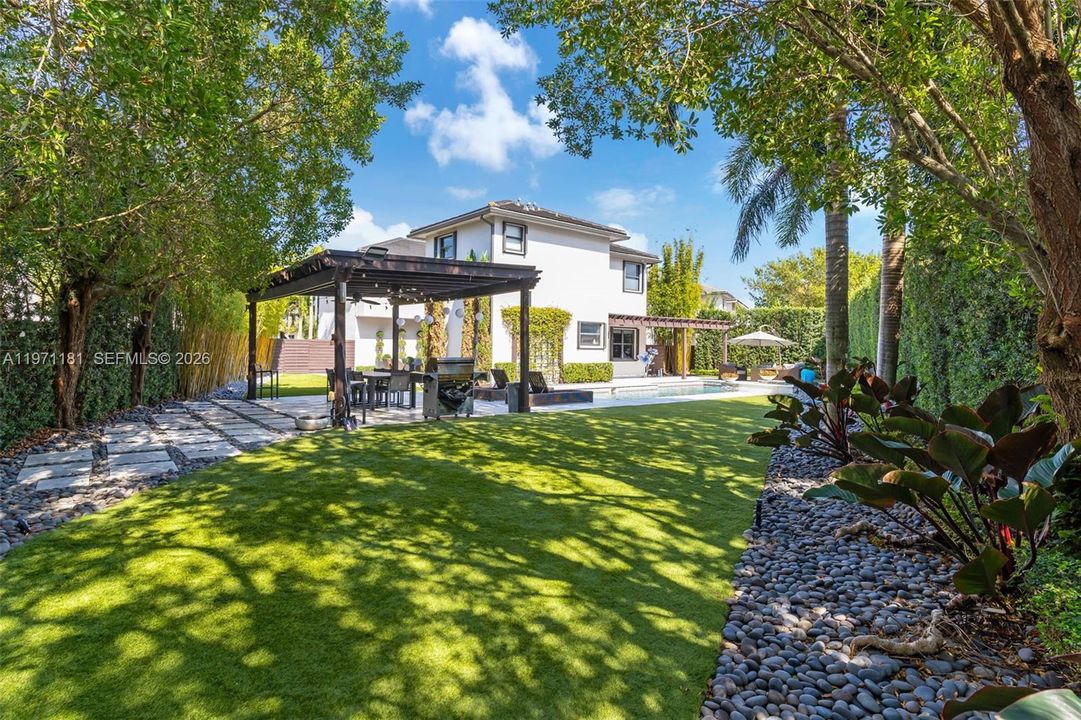 Недавно арендовано: $7,500 (5 спален, 3 ванн, 3082 Квадратных фут)