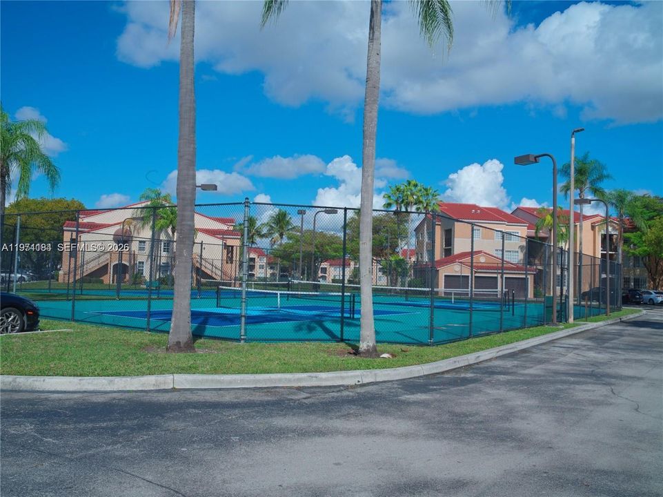 En Venta: $305,000 (3 camas, 2 baños, 1125 Pies cuadrados)