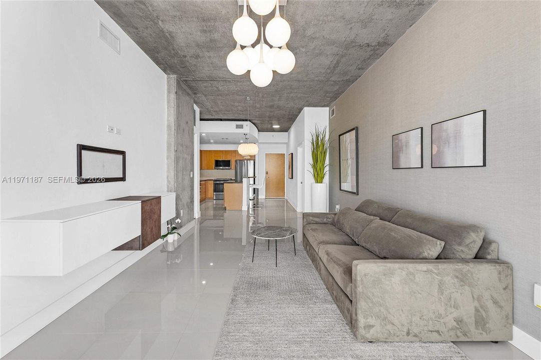 Под контрактом: $639,900 (2 спален, 2 ванн, 1230 Квадратных фут)