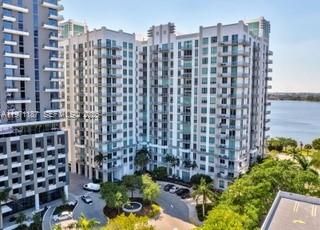 Под контрактом: $639,900 (2 спален, 2 ванн, 1230 Квадратных фут)