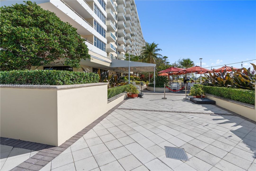 For Sale: $539,000 (2 beds, 2 baths, 1190 Square Feet)