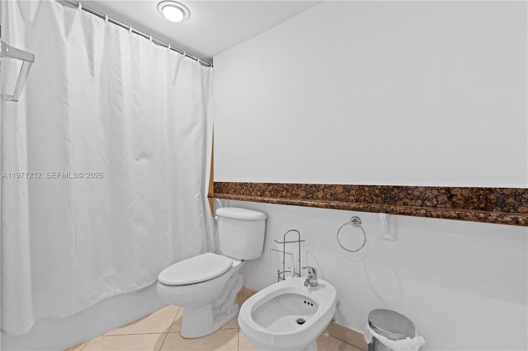 For Sale: $539,000 (2 beds, 2 baths, 1190 Square Feet)