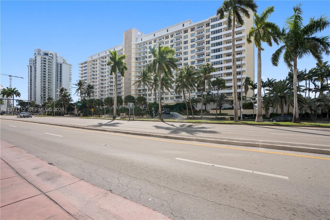 For Sale: $539,000 (2 beds, 2 baths, 1190 Square Feet)