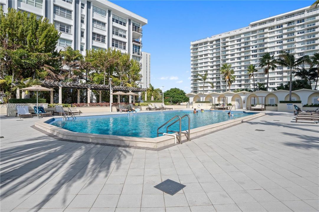 For Sale: $539,000 (2 beds, 2 baths, 1190 Square Feet)