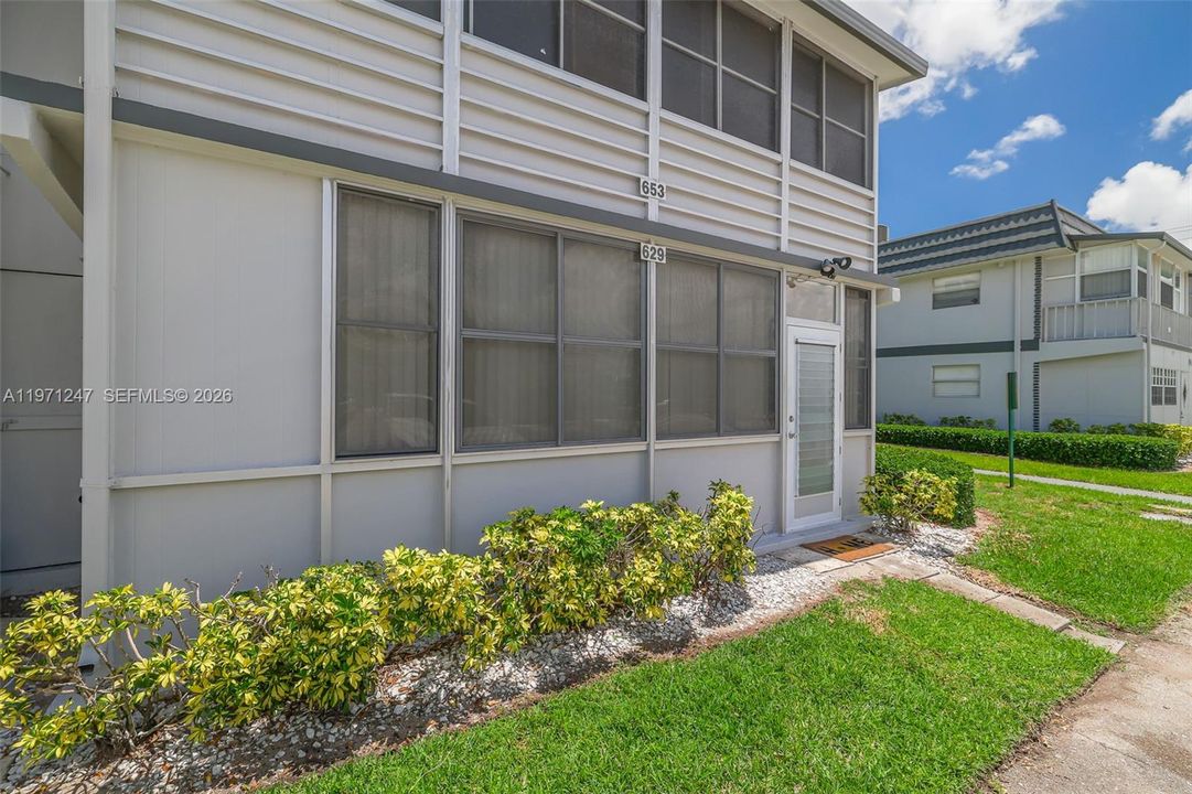 For Sale: $89,500 (2 beds, 2 baths, 880 Square Feet)