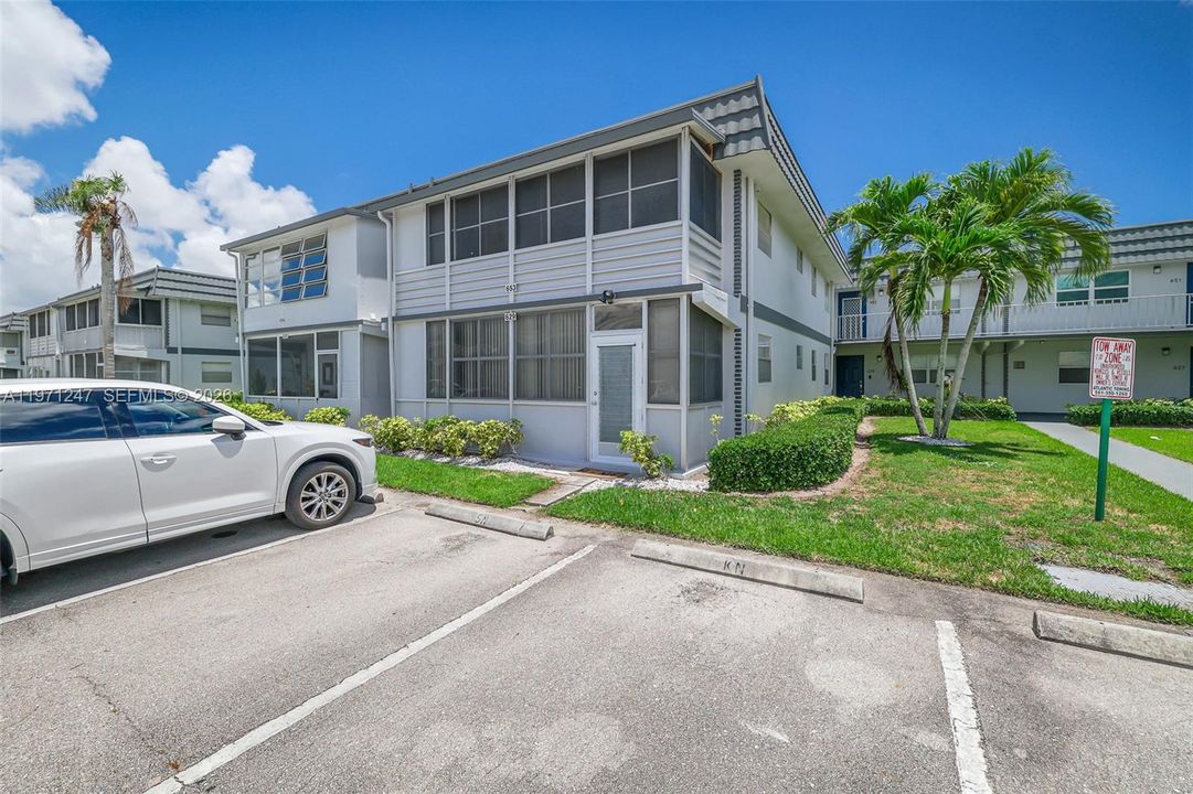 For Sale: $89,500 (2 beds, 2 baths, 880 Square Feet)