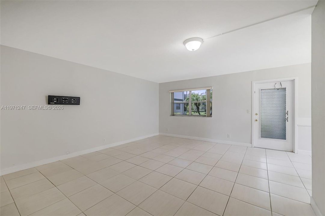 For Sale: $89,500 (2 beds, 2 baths, 880 Square Feet)
