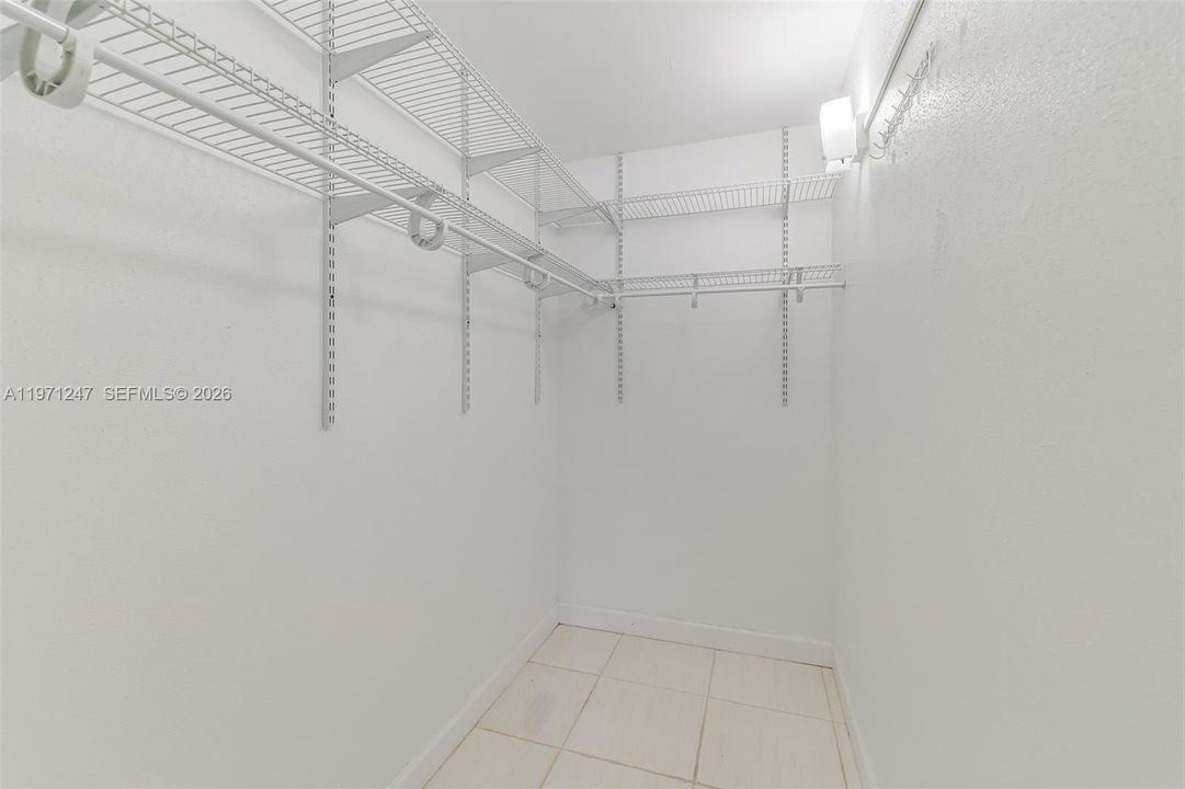 For Sale: $89,500 (2 beds, 2 baths, 880 Square Feet)