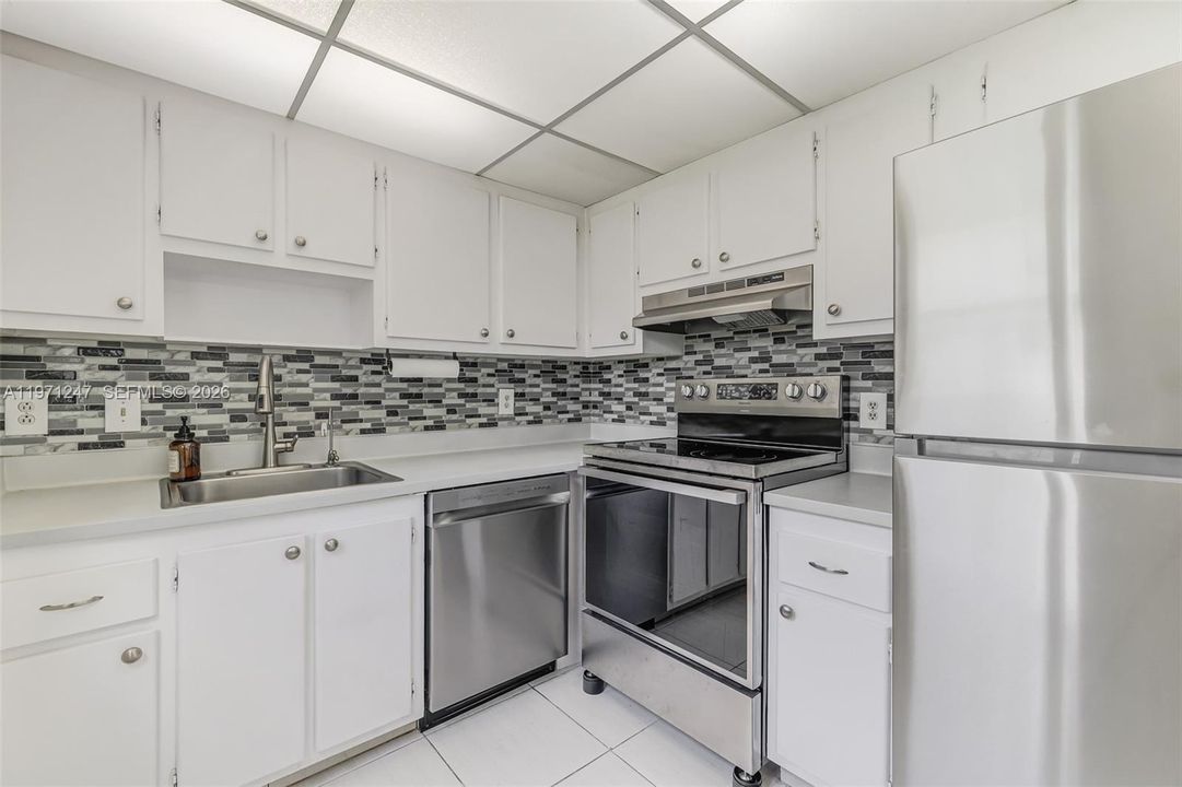 For Sale: $89,500 (2 beds, 2 baths, 880 Square Feet)