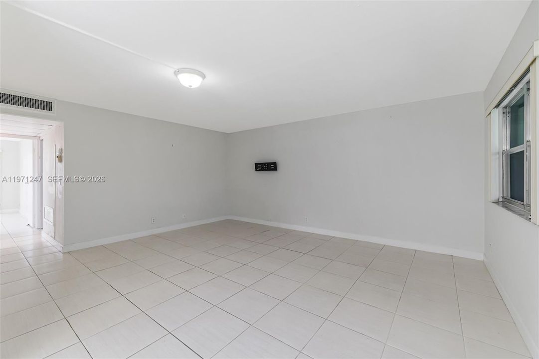 For Sale: $89,500 (2 beds, 2 baths, 880 Square Feet)